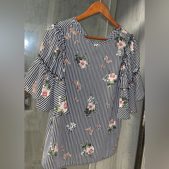 [BUNDLE OF 4] NEW Short-Sleeve & Long-sleeve Blouses & Tank Top, Size XS-M - Picture 6 of 16